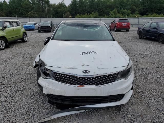 5XXGU4L37JG246687 - 2018 KIA OPTIMA EX WHITE photo 5