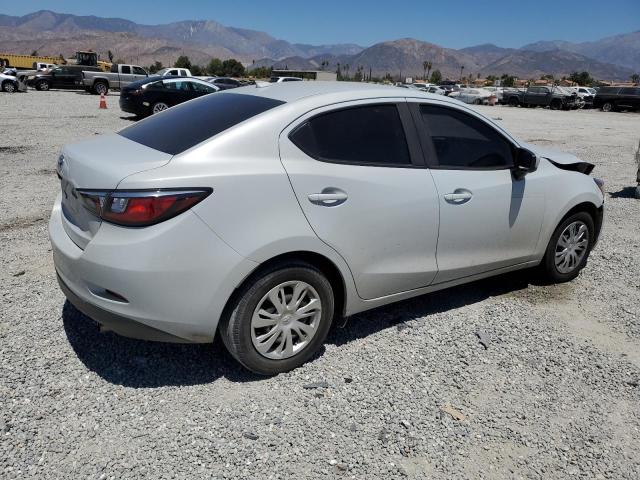 3MYDLBYV8KY515035 - 2019 TOYOTA YARIS L 银色 照片 3