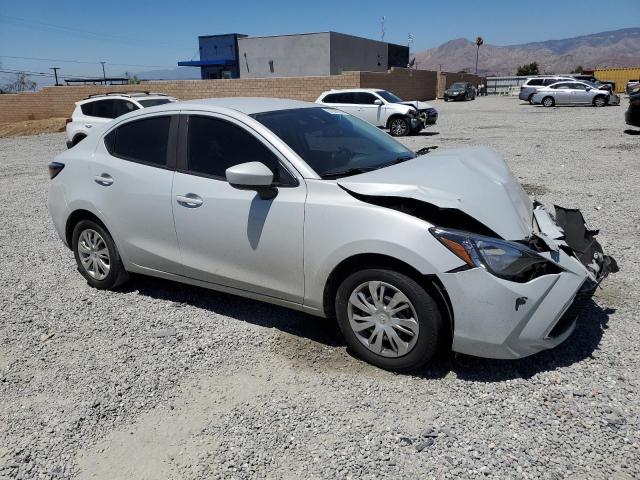 3MYDLBYV8KY515035 - 2019 TOYOTA YARIS L 银色 照片 4