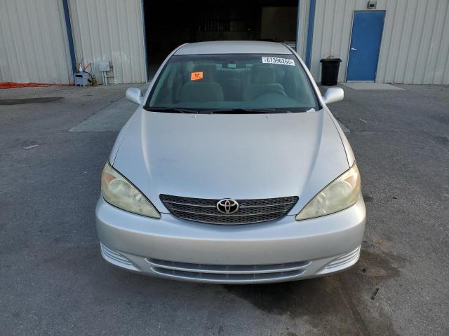 4T1BE32K72U041775 - 2002 TOYOTA CAMRY LE 银色 照片 5