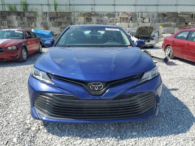4T1B11HKXJU599108 - 2018 TOYOTA CAMRY L BLUE photo 5