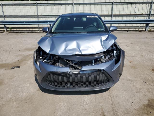 5YFEPMAE7MP186747 - 2021 TOYOTA COROLLA LE Niebieski zdjęcie 5