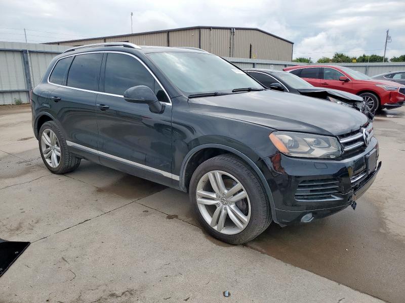 WVGEF9BP8DD002169 - 2013 VOLKSWAGEN TOUAREG V6 BLACK photo 4