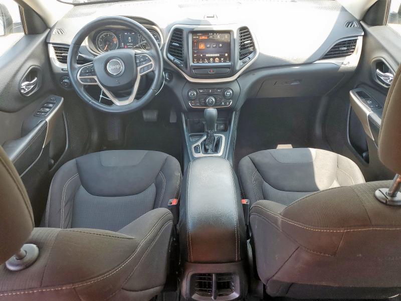 1C4PJLCB8HW617777 - 2017 JEEP CHEROKEE LATITUDE WHITE photo 8