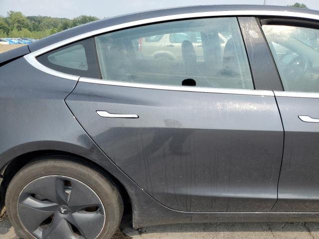 5YJ3E1EB8JF065955 - 2018 TESLA MODEL 3 Gris foto 10