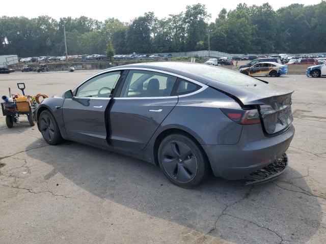 5YJ3E1EB8JF065955 - 2018 TESLA MODEL 3 Gris foto 2