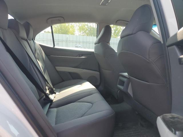 4T1B11HK9JU056817 - 2018 TOYOTA CAMRY L WHITE photo 10