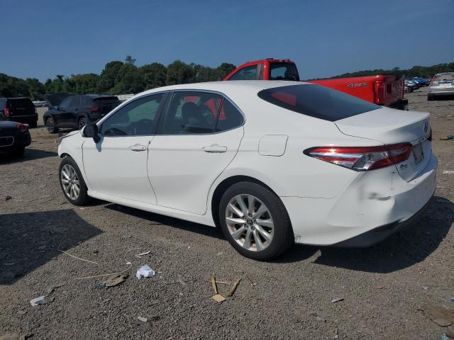 4T1B11HK9JU056817 - 2018 TOYOTA CAMRY L WHITE photo 2