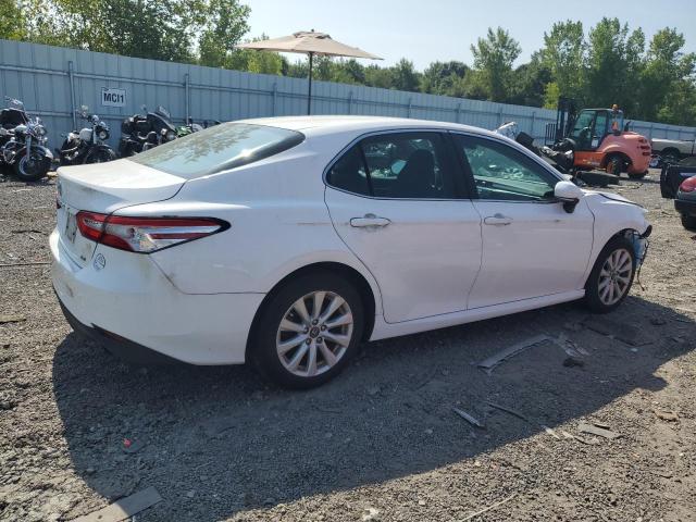 4T1B11HK9JU056817 - 2018 TOYOTA CAMRY L WHITE photo 3
