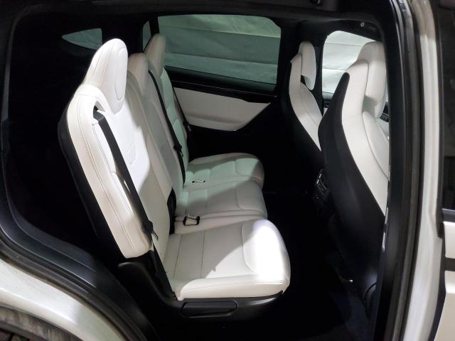 5YJXCDE22HF043226 - 2017 TESLA MODEL X WHITE photo 11