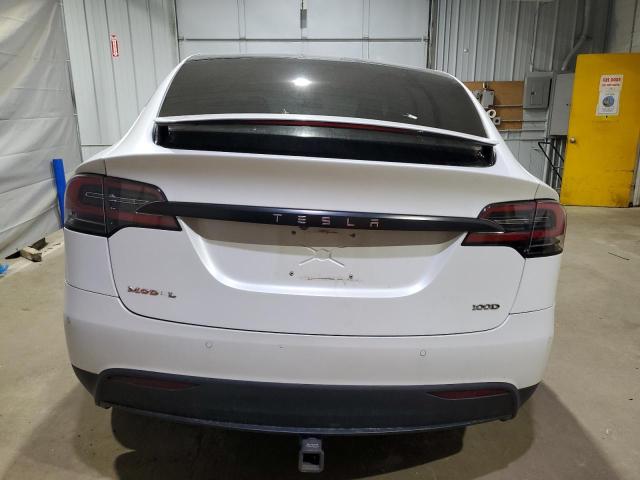 5YJXCDE22HF043226 - 2017 TESLA MODEL X WHITE photo 6