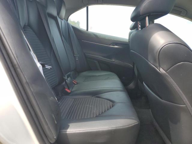 4T1G11AK4MU455798 - 2021 TOYOTA CAMRY SE WHITE photo 10