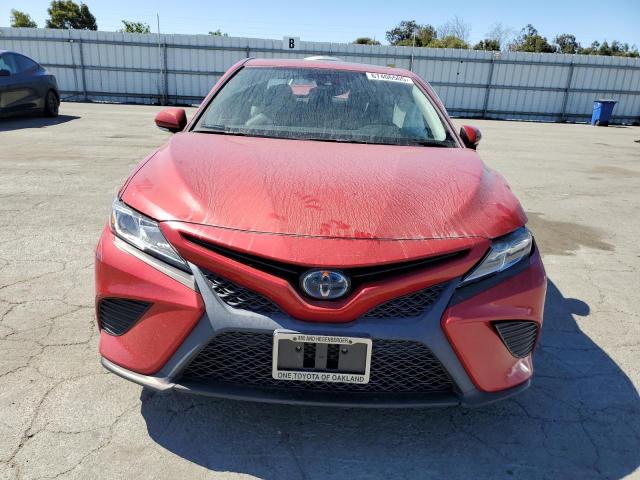 4T1J31AK4LU010170 - 2020 TOYOTA CAMRY SE RED photo 5
