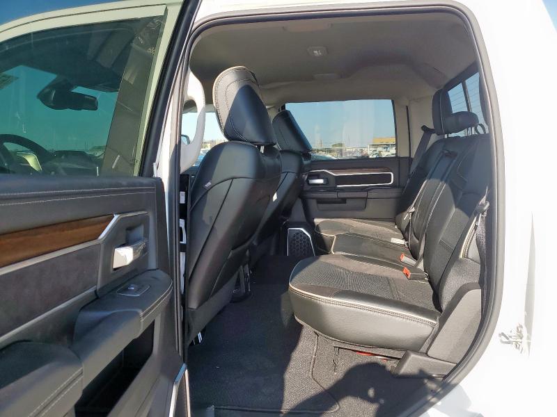 3C6UR5FL5RG403302 - 2024 RAM 2500 LARAMIE WHITE photo 10