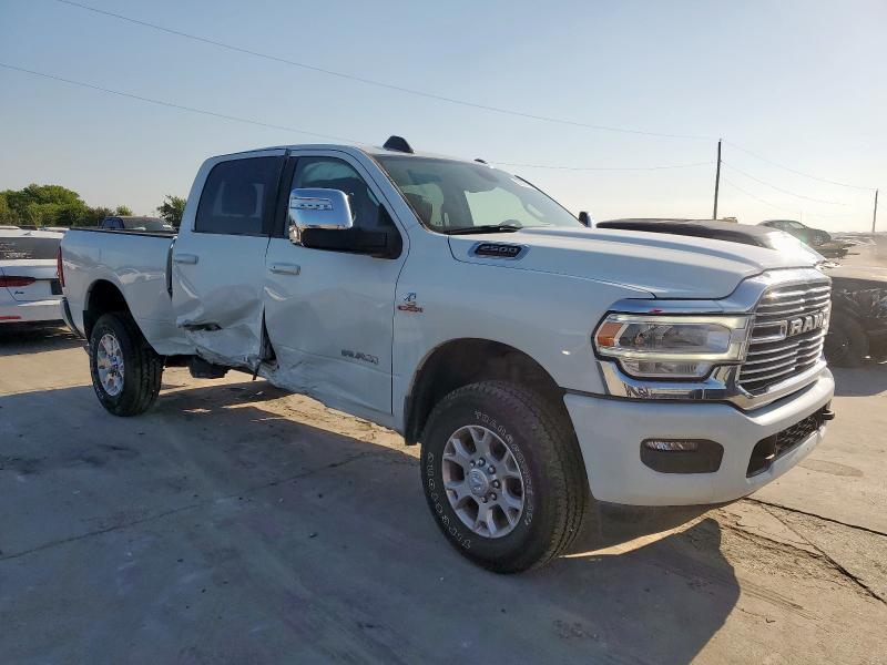 3C6UR5FL5RG403302 - 2024 RAM 2500 LARAMIE WHITE photo 4