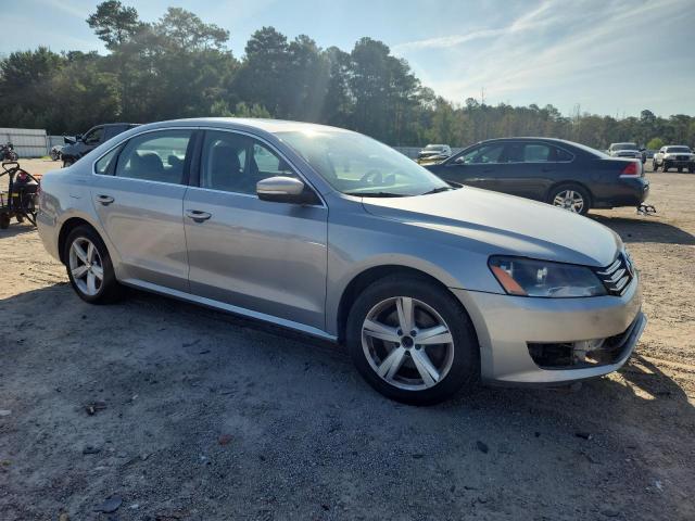 1VWBP7A39DC094290 - 2013 VOLKSWAGEN PASSAT SE ვერცხლისფერი ფოტო 4