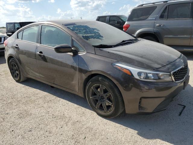 3KPFL4A77HE032483 - 2017 KIA FORTE LX BROWN photo 4