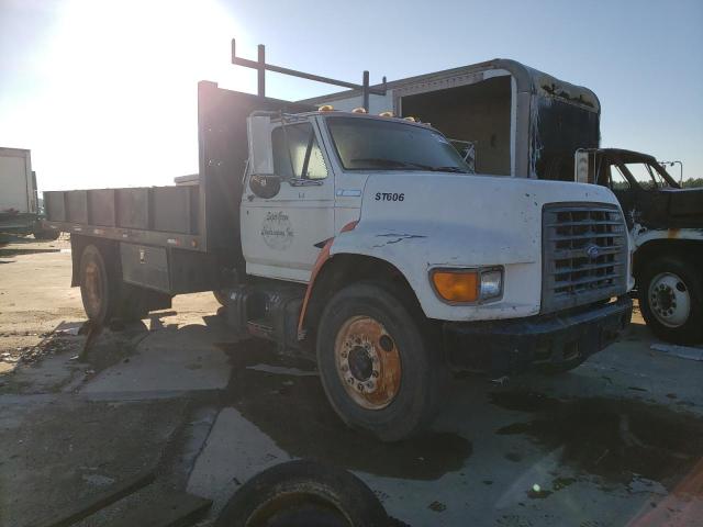 1FDWF80C4VVA44624 - 1997 FORD F800 WHITE photo 4