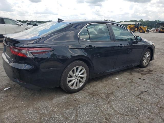 4T1C11AK2PU802516 - 2023 TOYOTA CAMRY LE შავი ფოტო 3