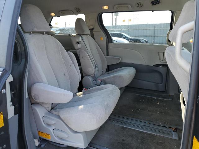 5TDKK3DC1DS358655 - 2013 TOYOTA SIENNA LE GRAY photo 11