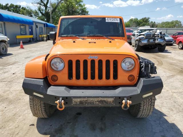 1C4BJWEG3CL196064 - 2012 JEEP WRANGLER U SAHARA ORANGE photo 5