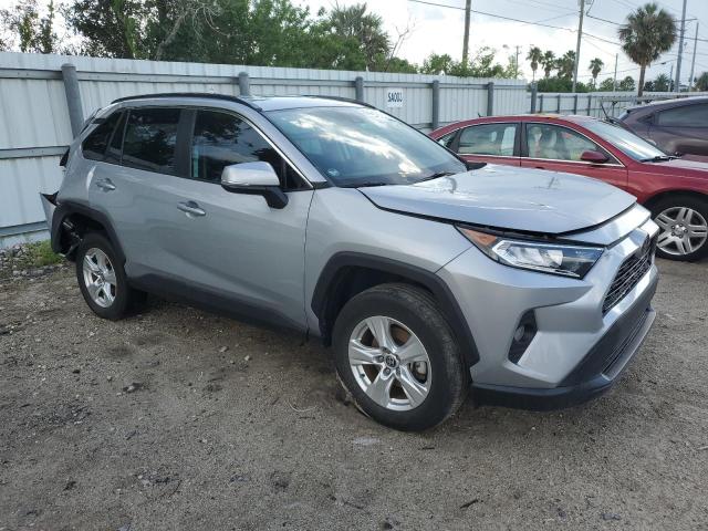 2T3W1RFV6MW179323 - 2021 TOYOTA RAV4 XLE SILVER photo 4