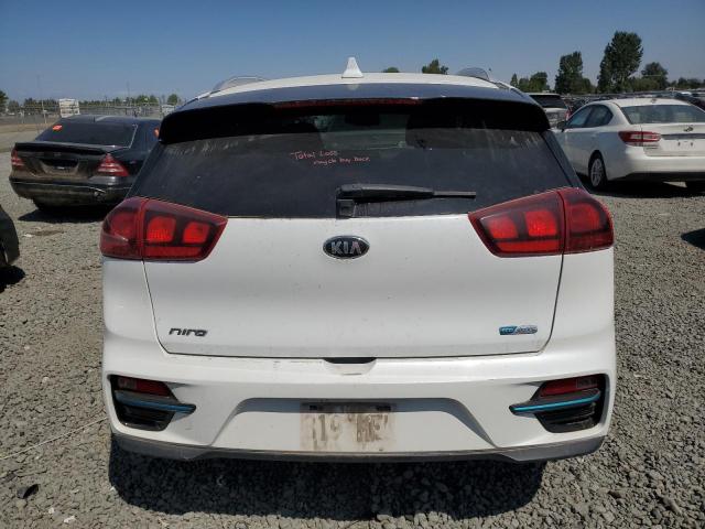 KNDCC3LG8K5020193 - 2019 KIA NIRO EX WHITE photo 6