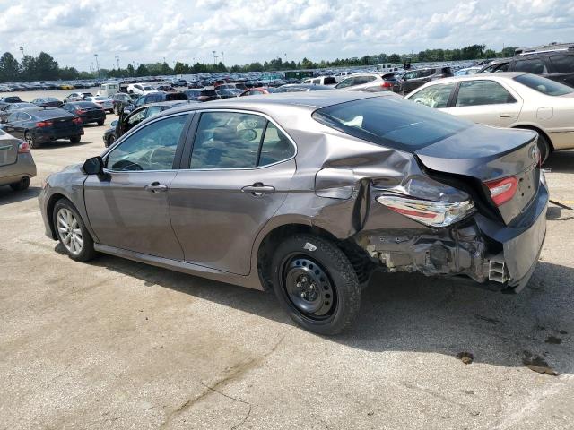 4T1B11HK3JU142835 - 2018 TOYOTA CAMRY L GRAY photo 2