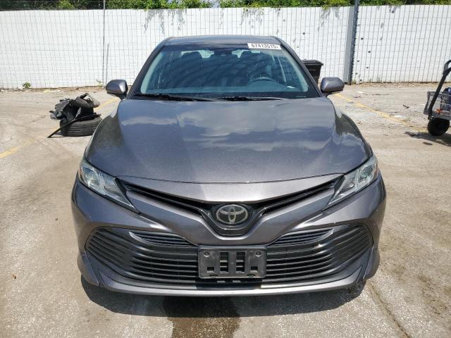 4T1B11HK3JU142835 - 2018 TOYOTA CAMRY L GRAY photo 5
