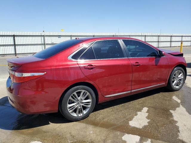 4T1BF1FK5HU677115 - 2017 TOYOTA CAMRY LE RED photo 3