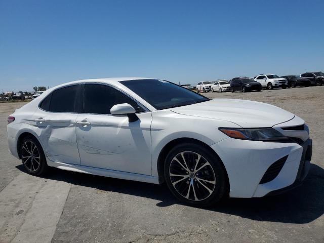 JTNB11HK3J3012947 - 2018 TOYOTA CAMRY L თეთრი ფოტო 4