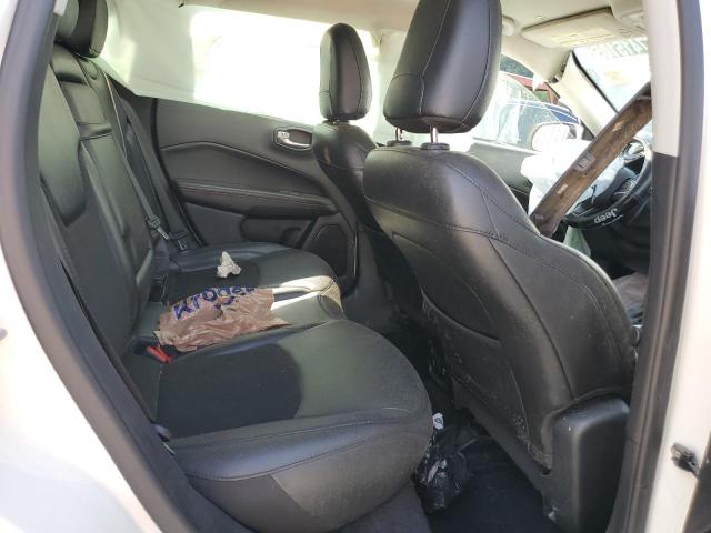 3C4NJCBB7KT693044 - 2019 JEEP COMPASS LATITUDE 白色 照片 11