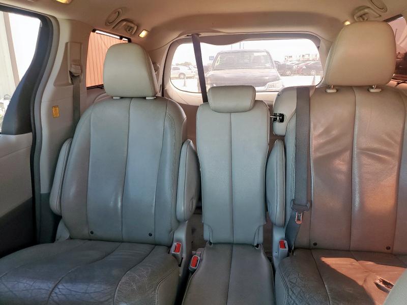 5TDYK3DC1CS279902 - 2012 TOYOTA SIENNA XLE GRAY photo 10