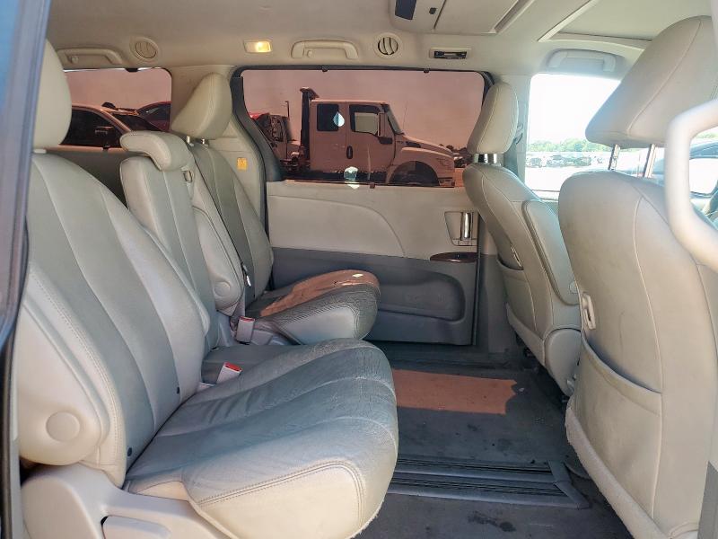 5TDYK3DC1CS279902 - 2012 TOYOTA SIENNA XLE GRAY photo 11