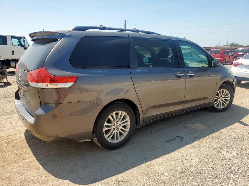 5TDYK3DC1CS279902 - 2012 TOYOTA SIENNA XLE GRAY photo 3