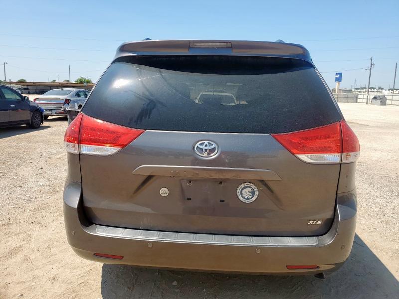 5TDYK3DC1CS279902 - 2012 TOYOTA SIENNA XLE GRAY photo 6
