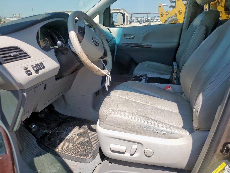 5TDYK3DC1CS279902 - 2012 TOYOTA SIENNA XLE GRAY photo 7