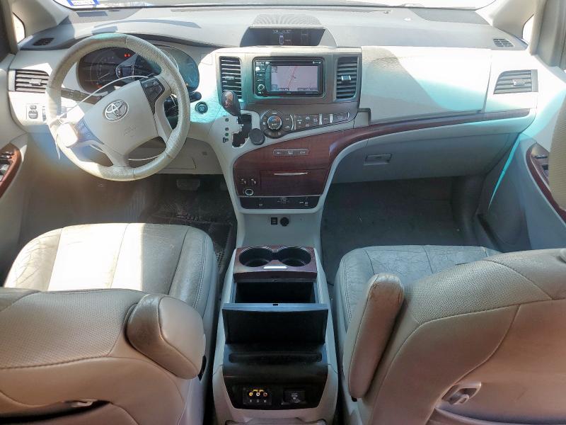 5TDYK3DC1CS279902 - 2012 TOYOTA SIENNA XLE GRAY photo 8