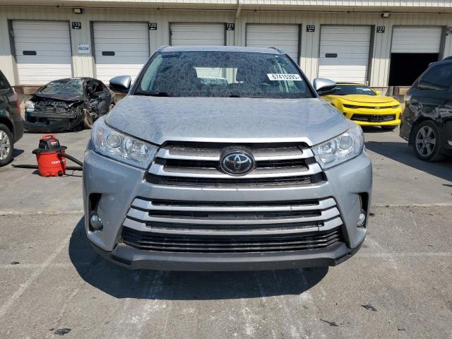 5TDKZRFH8KS555407 - 2019 TOYOTA HIGHLANDER SE SILVER photo 5