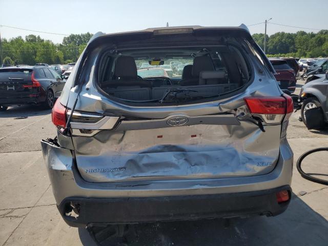 5TDKZRFH8KS555407 - 2019 TOYOTA HIGHLANDER SE SILVER photo 6