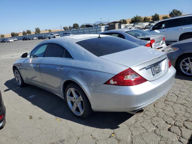 WDDDJ75XX6A008869 - 2006 MERCEDES-BENZ CLS 500C SILVER photo 2