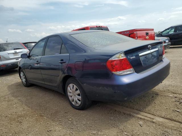 4T1BE32K95U077021 - 2005 TOYOTA CAMRY LE BLUE photo 2