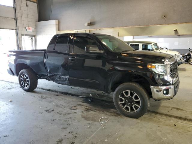5TFUY5F15JX700323 - 2018 TOYOTA TUNDRA DOUBLE CAB SR/SR5 BLACK photo 4