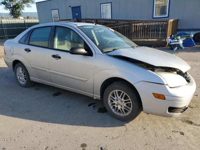 1FAFP34N87W235773 - 2007 FORD FOCUS ZX4 SILVER photo 4