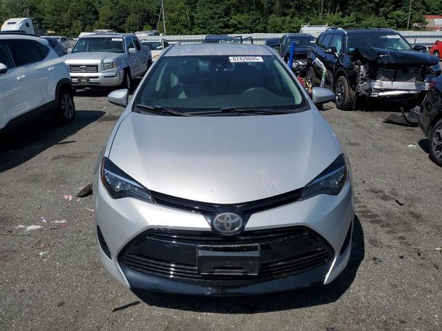 2T1BURHE9JC101028 - 2018 TOYOTA COROLLA L ვერცხლისფერი ფოტო 5
