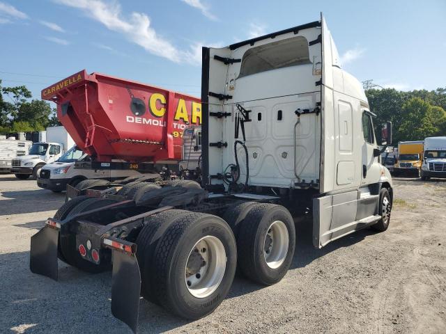 3AKJGHDV8JSHU8449 - 2018 FREIGHTLINER CASCADIA 1 WHITE photo 4