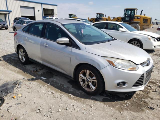 1FADP3F20EL227451 - 2014 FORD FOCUS SE SILVER photo 4