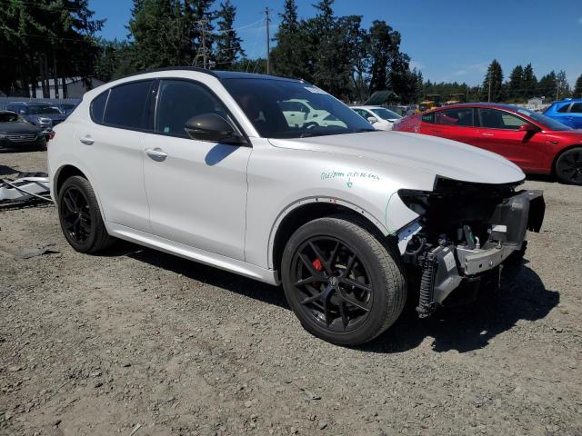 ZASPAKBN9L7C77605 - 2020 ALFA ROMEO STELVIO TI WHITE photo 4