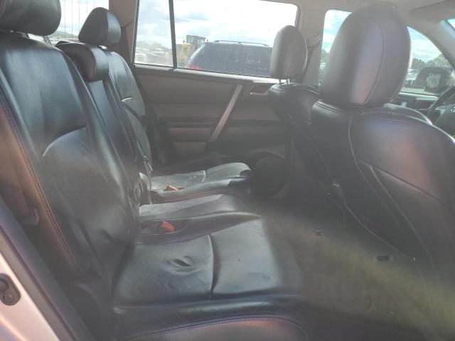5TDBK3EH6DS216070 - 2013 TOYOTA HIGHLANDER BASE Արծաթագույն լուսանկար 11