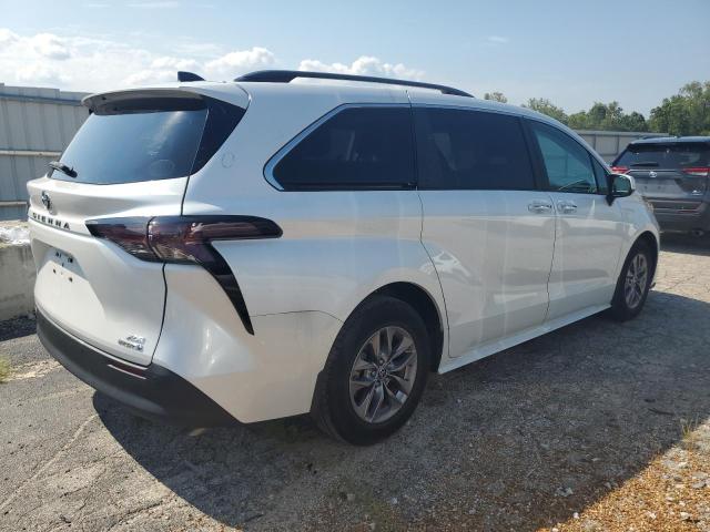 5TDJRKEC4PS162956 - 2023 TOYOTA SIENNA XLE WHITE photo 3